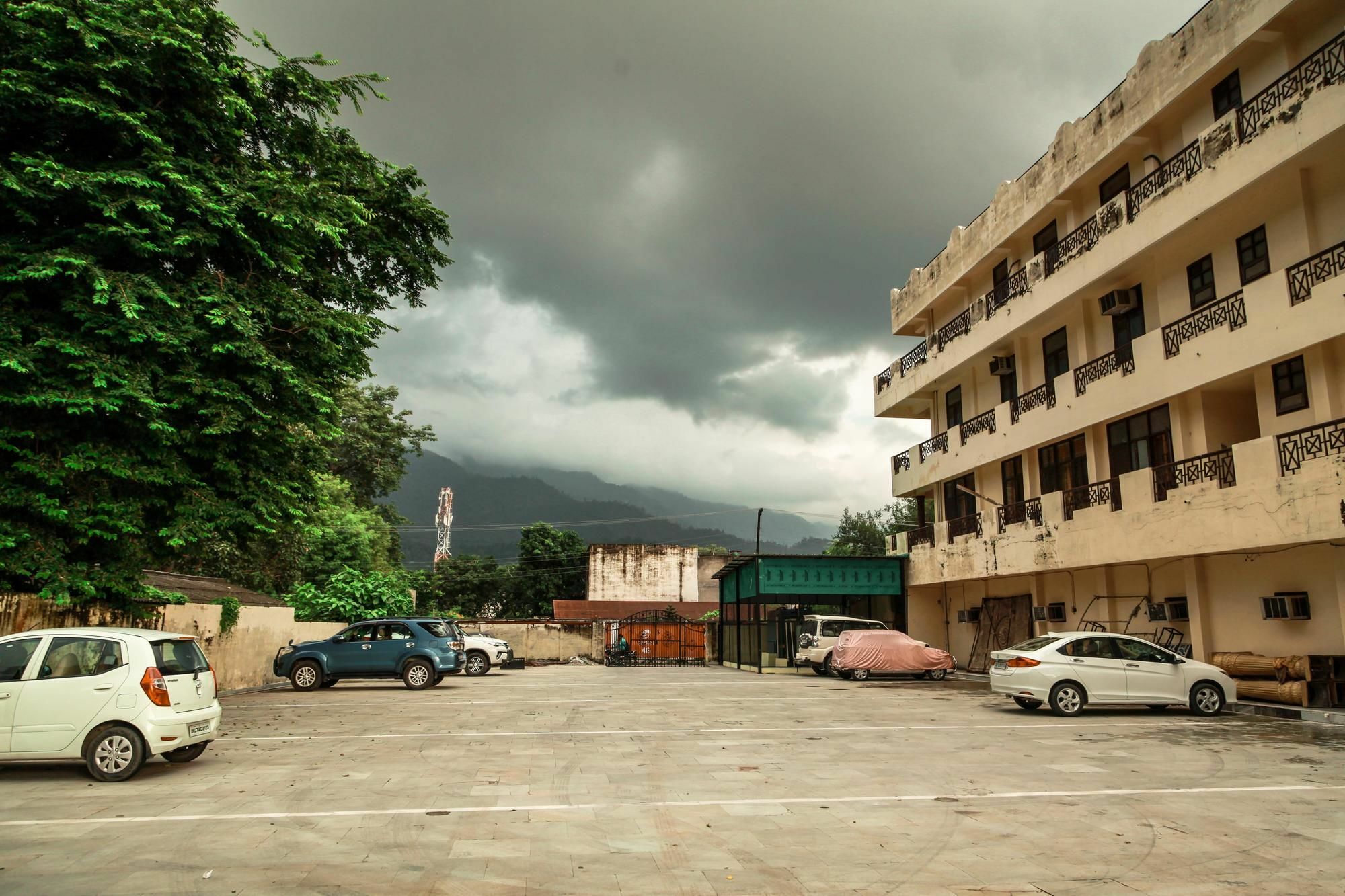 Hotel Neeraj Bhawan- Triveni Ghat Risikés Kültér fotó